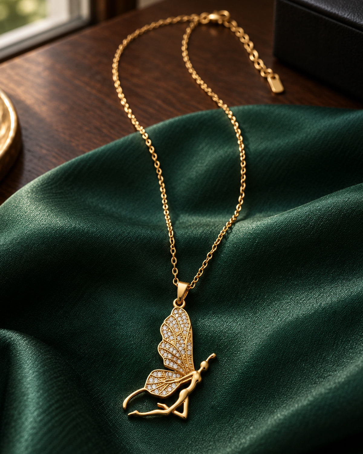 The Pixie Glow Pendant Chain